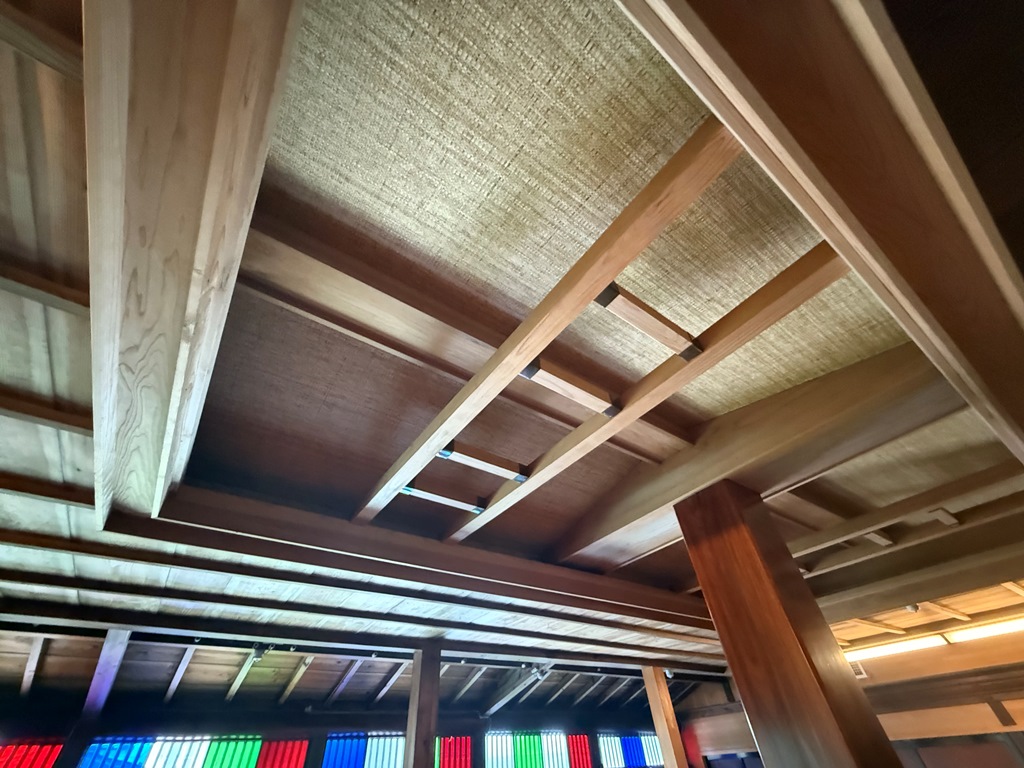 出雲崎町の旧呉服店海岸線沿い集落に建つ、2つの土蔵を取り込んだグッドデザイン賞受賞古民家物件