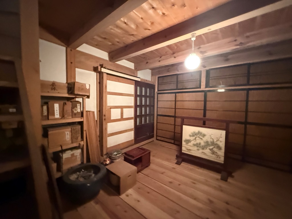 出雲崎町の旧呉服店海岸線沿い集落に建つ、2つの土蔵を取り込んだグッドデザイン賞受賞古民家物件