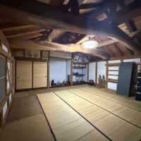 出雲崎町の旧呉服店海岸線沿い集落に建つ、2つの土蔵を取り込んだグッドデザイン賞受賞古民家物件