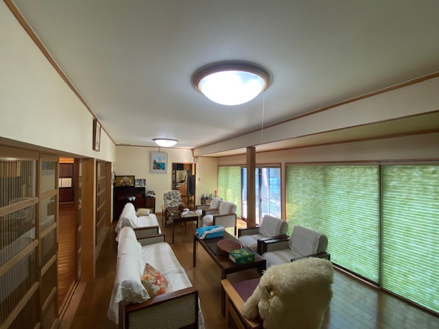 出雲崎町の旧呉服店海岸線沿い集落に建つ、2つの土蔵を取り込んだグッドデザイン賞受賞古民家物件