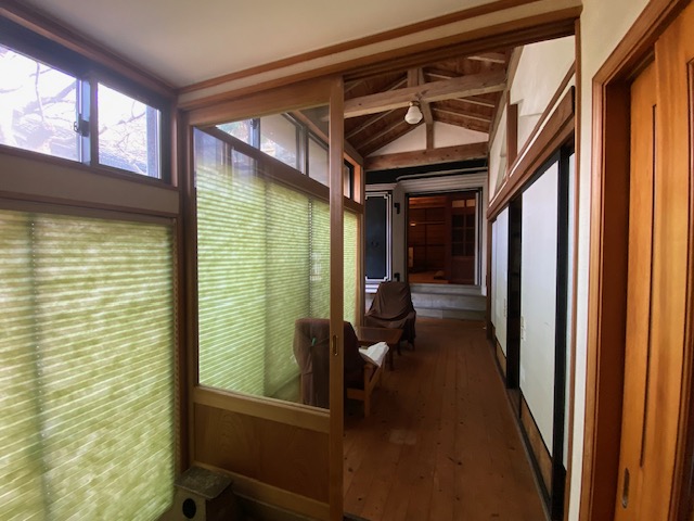 出雲崎町の旧呉服店海岸線沿い集落に建つ、2つの土蔵を取り込んだグッドデザイン賞受賞古民家物件